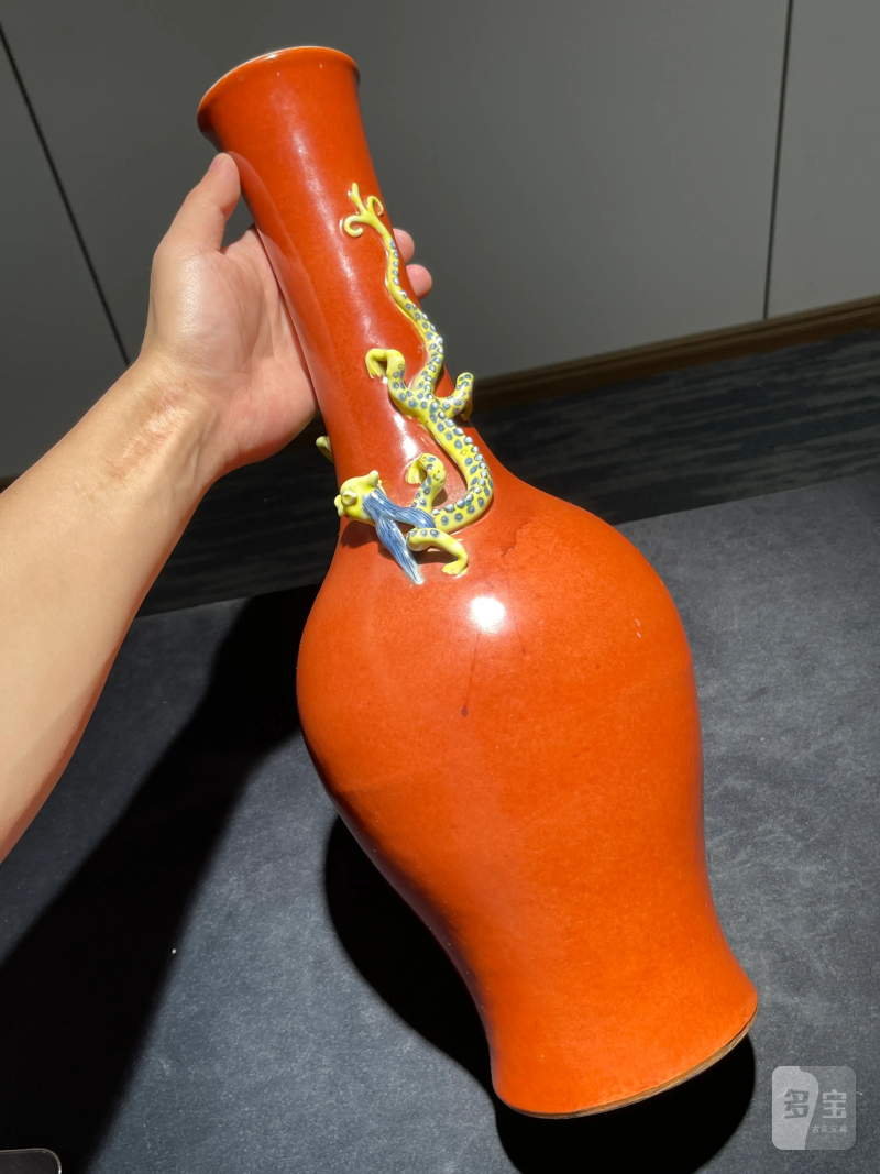 清中期 珊瑚红釉堆塑螭龙纹大瓶 - 图2